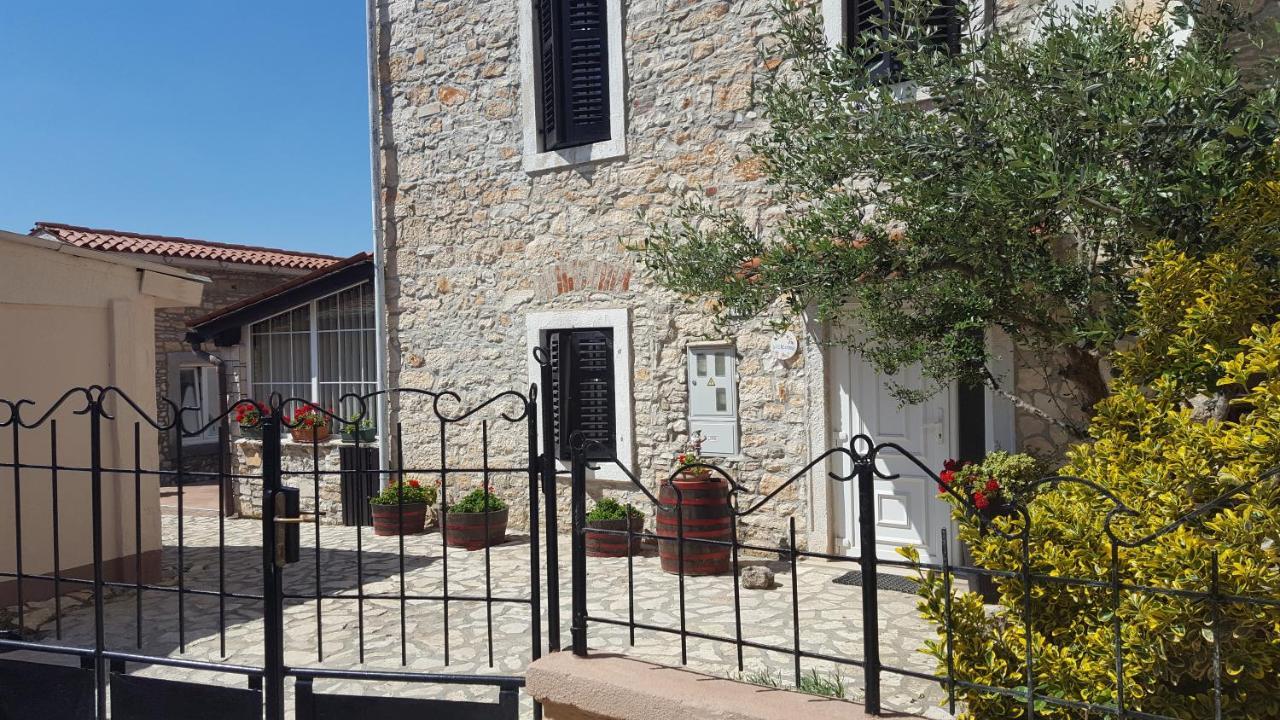 Ferienhaus Istrska Kamnita Hisa Soncni
